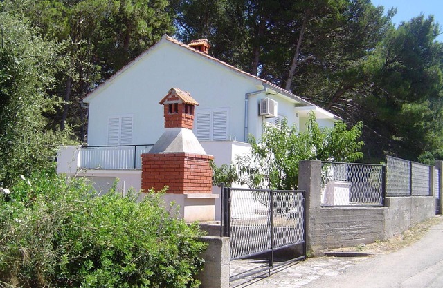 House in Ugljan with Terrace, Garden and Barbecue