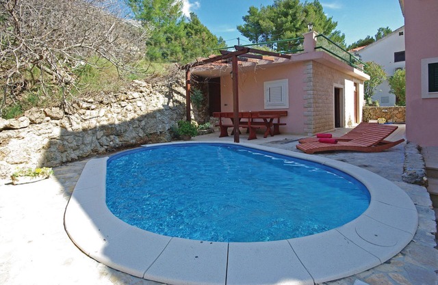 House Ivan (39941-K1) - Mimice