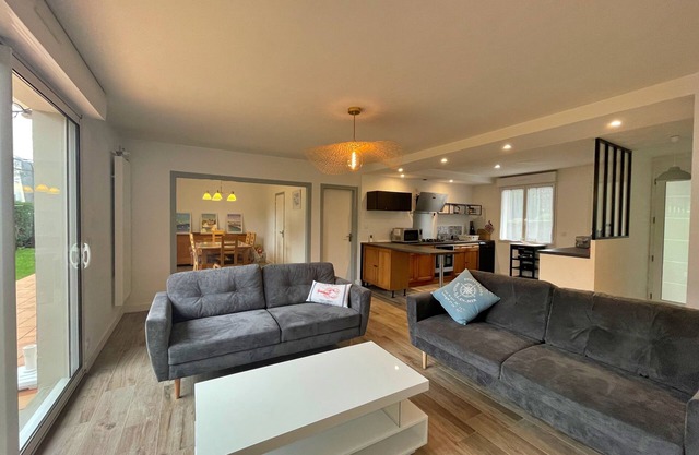 House located in a quiet area, close to the town center.