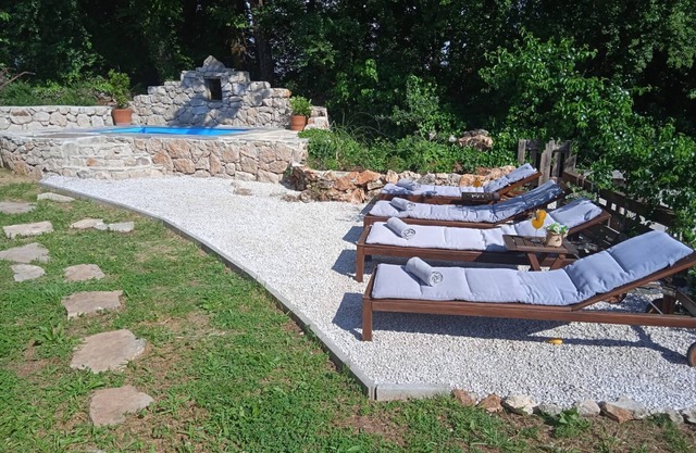 House Mali dvori (81161-K1) - Krivodol