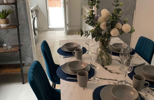 House of Cosy dots with 4 double bedrooms, living room, dining room and garden