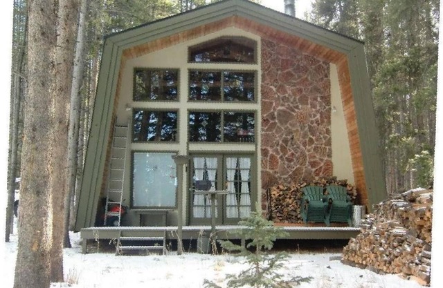 House on 1 Acre - 5 Minutes to Lifts!