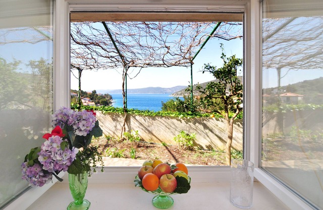House Paronda 50 meters from crystal clean sea, family and Eco friendly house