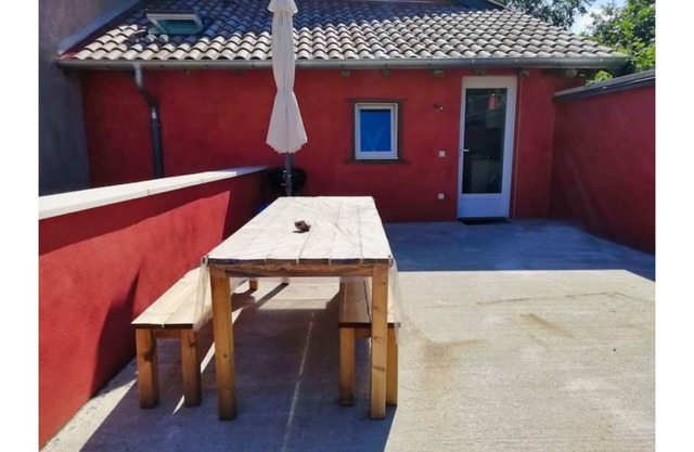 House, quiet, garden and private terrace