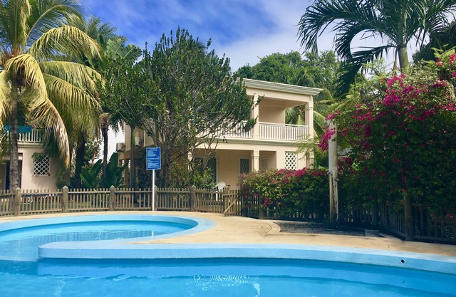 House Seaside & Pool - Flic en Flac (B)