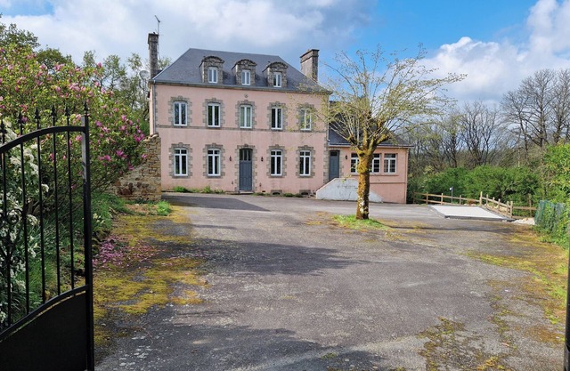 House - Sleeps 10 - Garden - Pets Ok - Games Room