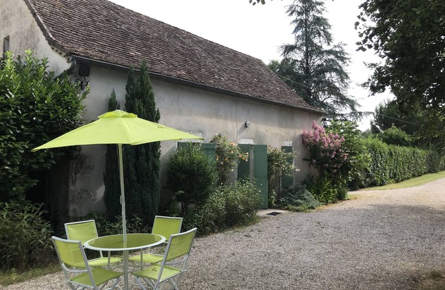 House sleeps 5 in a hamlet, near river, in Perigord