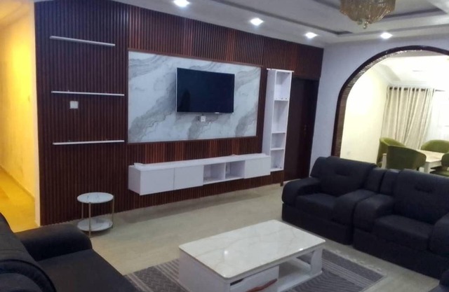 House - Sleeps 6 & Free Parking