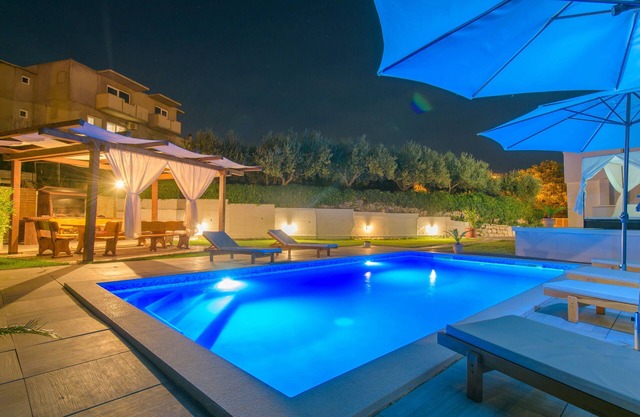 House with big private swimming pool, Big BBQ Area