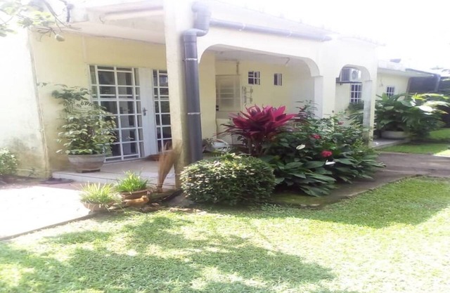 House with garden and 24-hour security