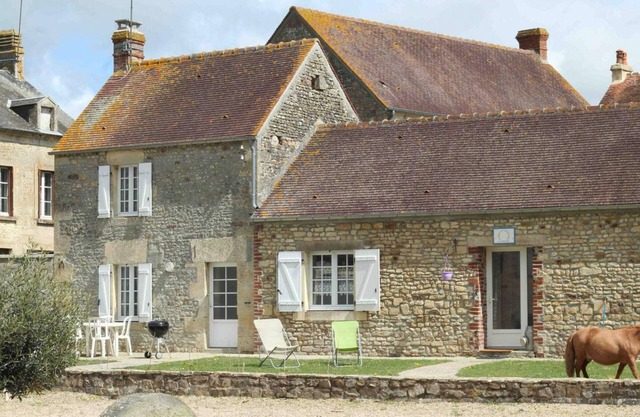 House with garden, pets allowed in a stud farm