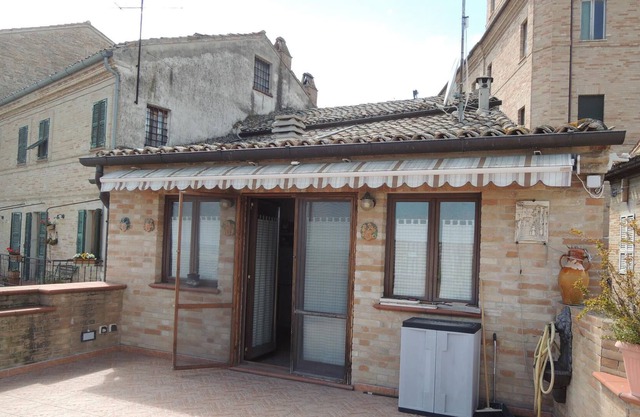 House with terrace on the historic walls!