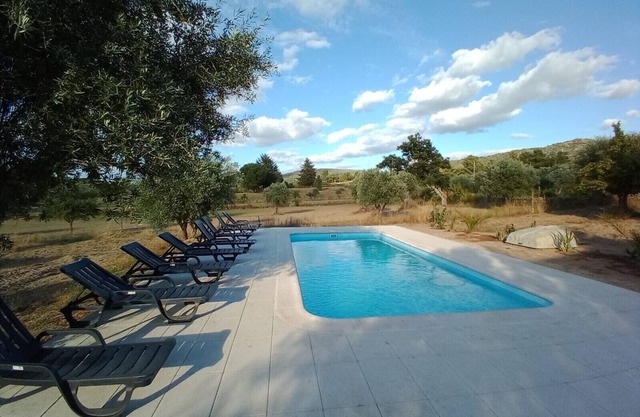House with large garden for rent in Portugal (Baracal)