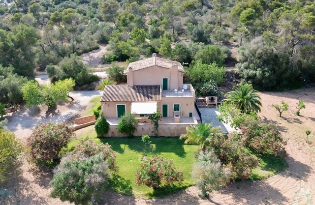 House with Open Views, Ideal for Families