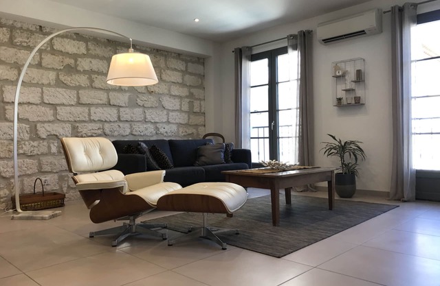 HOUSE WITH PATIO & POOL IN THE HEART OF THE RAMPARTS!