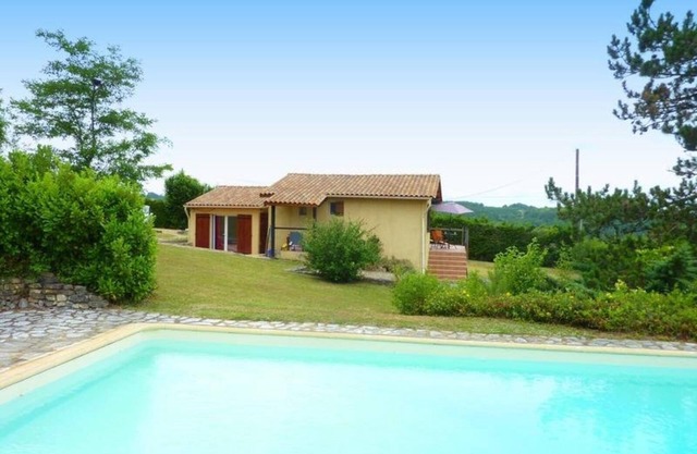 House with private pool