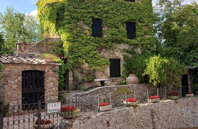 House with private fenced garden and swimming pool for the exclusive use of guests