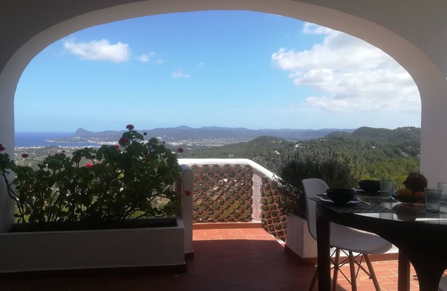 HOUSE WITH SPECTACULAR VIEWS