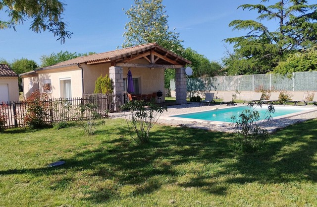 House with swimming pool for rent from Sunday to Sunday