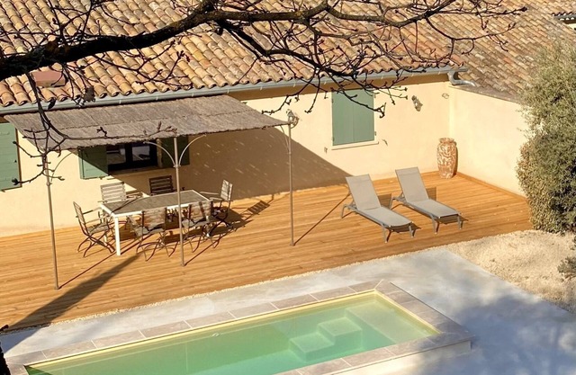 House with swimming pool and enclosed garden, in the heart of the Bastide du Laval olive-growing estate