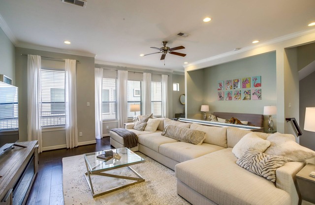 Houston Home w/Rooftop Patio & Downtown Views!