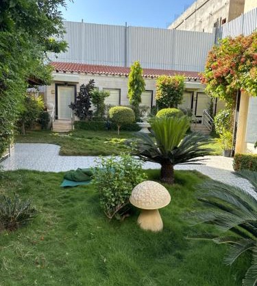 Howse and garden