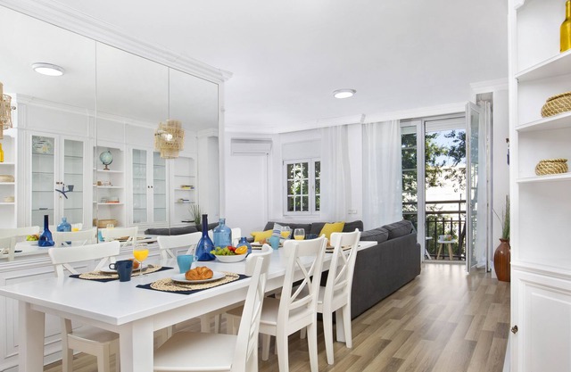 ⭐Huge and Bright Flat for 8 near SagradaFamilia⚜️¤