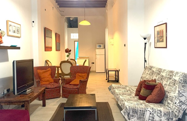 Huge Family Apt With Patio: Central Barcelona