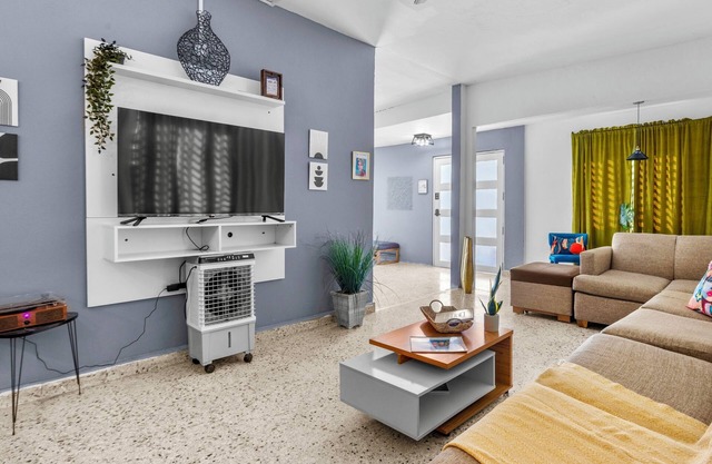 Huge Home 4 Min from Airport and Beach and Placita Solar Panels & Jacuzzi & Pool