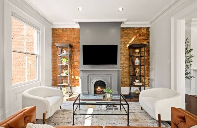 Huge Lux Historic Retreat, Walk to All Downtown