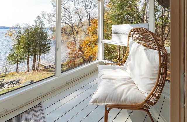 Huntsville Cottage | BEACH | DOCK | HOT TUB | PET