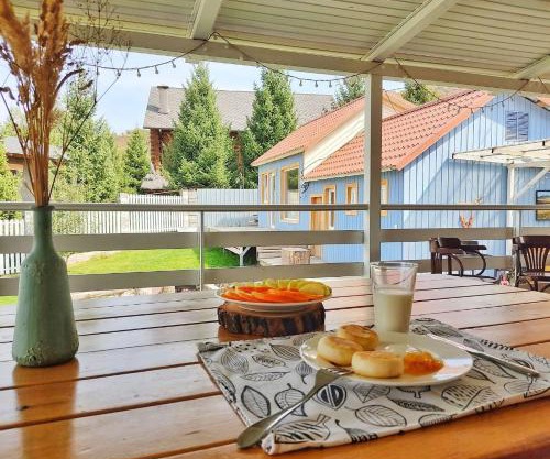 HYGGE HOME уютный коттедж с террасой и баней для проживания нескольких семей