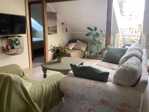 Hygge Home with terrace - Cottage-Style apartment with free parking Friday 7 pm - Monday 8 am