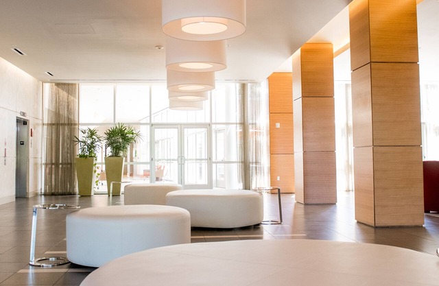 I Hotel And Illinois Conference Center