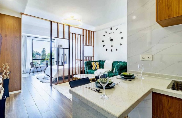 I-Serve Cozy Studio appartmentnnJust 10 min walk to restaurants and malls.