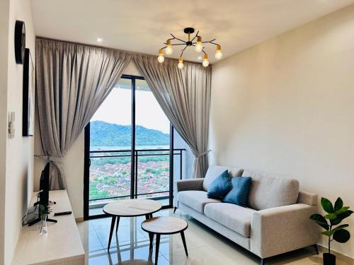 Iconic Regency 3BR Seaview Homestay with Rooftop Pool