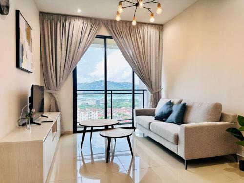 Iconic Regency bayan lepas 42 skypool airport usm 9pax