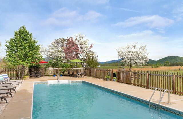 Ideal for large family summery vacations or a few couples/girlfriends to spend a long wine weekend/mountain getaway