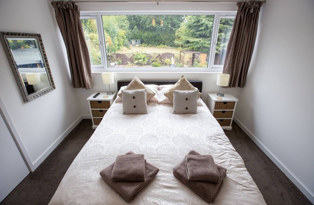 Ideal SE London apartment Great for walks sightseeing golf & restaurants parks