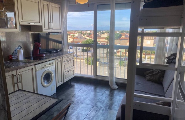 Ideal studio 100m from the beach with secure parking
