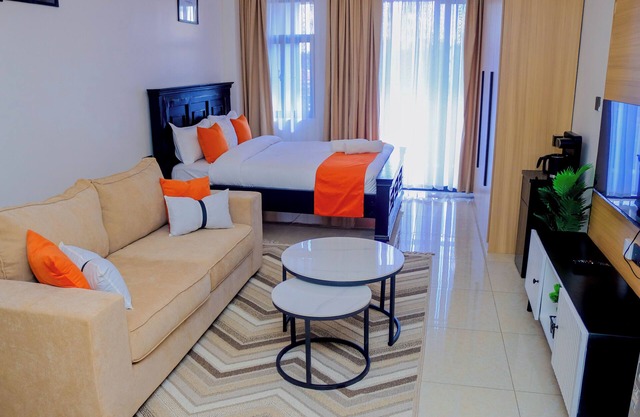 Idlyllic Nest bed & breakfast Ruaka with AC, WiFi, fitness room,free parking