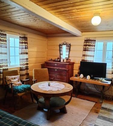Idyllic cabin at Bjaarvatnet