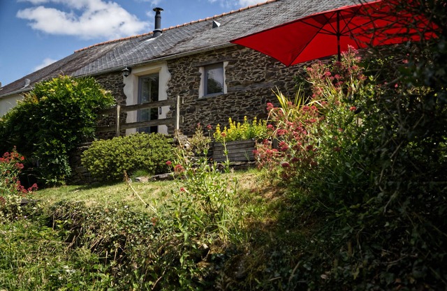 Idyllic Country Location for couples, central, peaceful, 5 mins from shops, WIFI