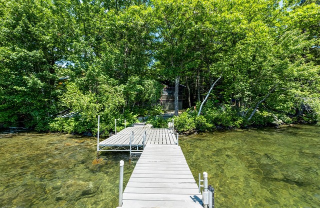 Idyllic remodeled cottage on the shores of Black Cat Island on Winnipesaukee