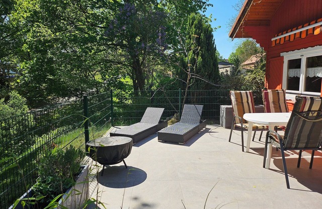 Idyllic vacation home 200 m from Schwarzer See lake with large terrace - pure nature