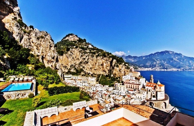 "Il Amalfi" in Amalfi 8 To 12 Beds 16-24 Guests Pool-LUXURY VILLAS ZILIC RENTALS