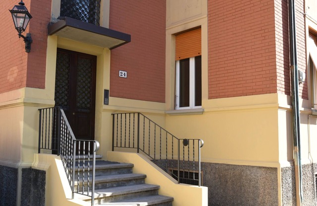IL VECCHIO NOCE apartment for tourist use with parking in the garden