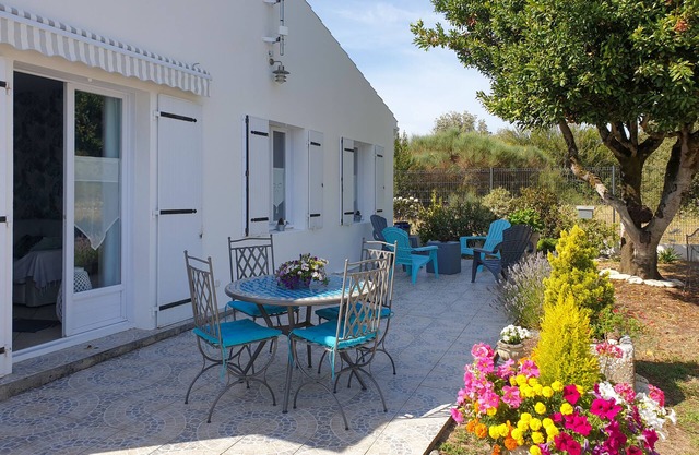 ILE DE RE for calm, nature side, near beaches and harbor