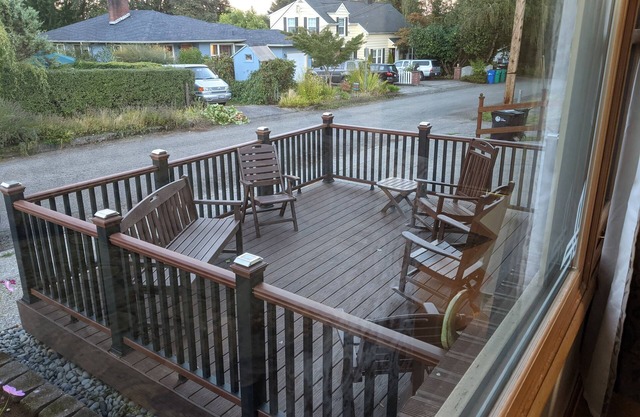 Immaculate and many extras in "pleasantville" neighborhood