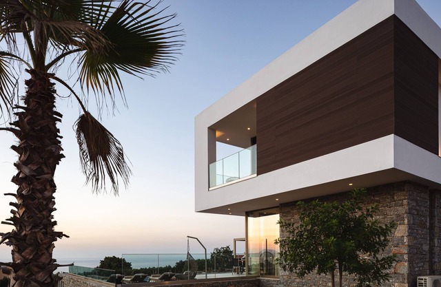 Impeccable design, total privacy & heated pool with sea views